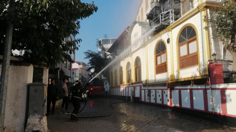 Kebapçı dükkanında çıkan yangın korkuttu