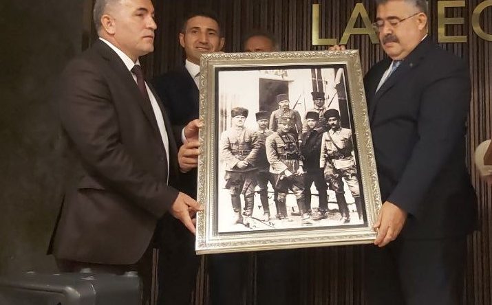 Kocaeli İl Emniyet Müdürü Veysal Tipioğlu’nu duygulandıran hediye