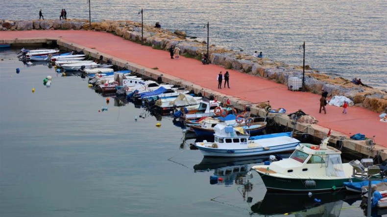 Teknelerini bağlayan balıkçılar, rahat uyku uyuyamıyor!