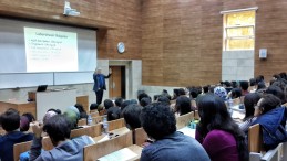 Üniversiteye yeni başlayanlar öğrencilere destek