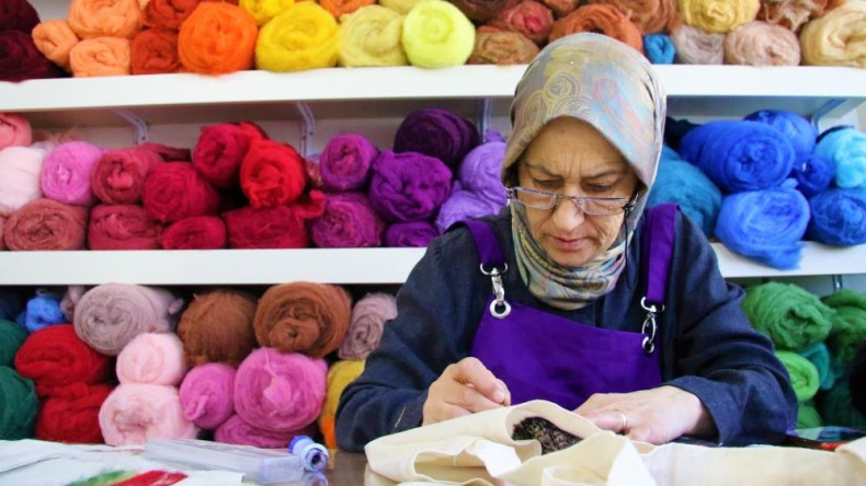 Ev hanımları, keçeden yaptıkları ürünleri dünyaya ihraç ediyor