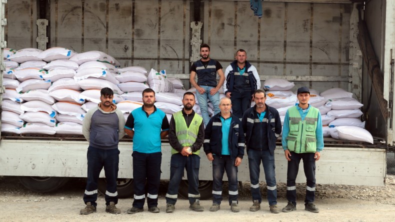 Büyükşehir, çiftçilere tohum dağıtımına başladı