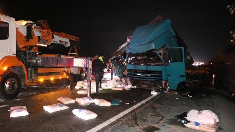 Korkunç kaza; Ölü ve yaralı var