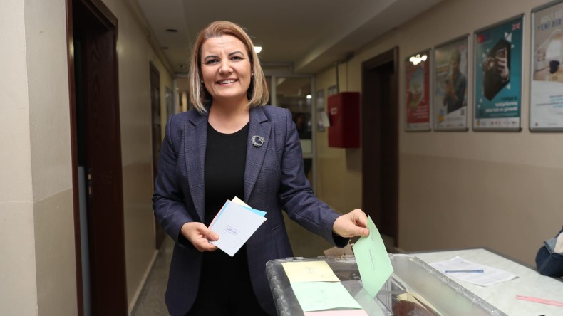 Kocaeli Barosu Genel Kurulu’na katıldı, oyunu kullandı