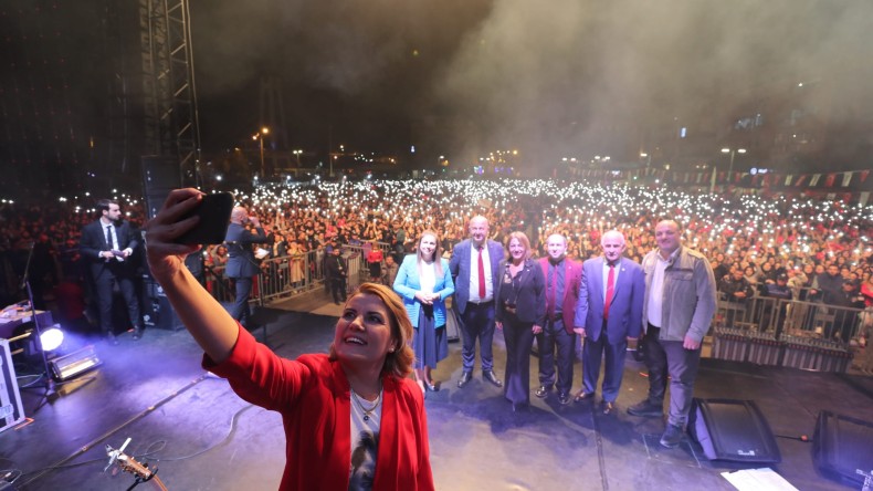 Hürriyet: “Karanlığa teslim olmayan aydınlık yüreklere selam olsun”