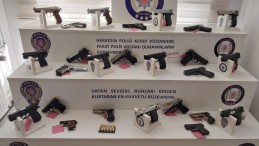 İş yerlerine baskın; 57 silah ele geçirildi