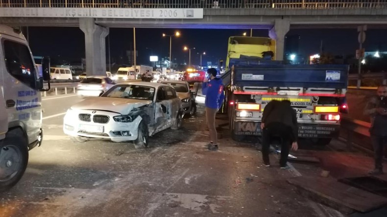 5 araç birbirine girdi; felaketin eşiğinden dönüldü