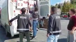 Görevden ihraç edilen astsubay binlerce kaçak makaronla yakalandı