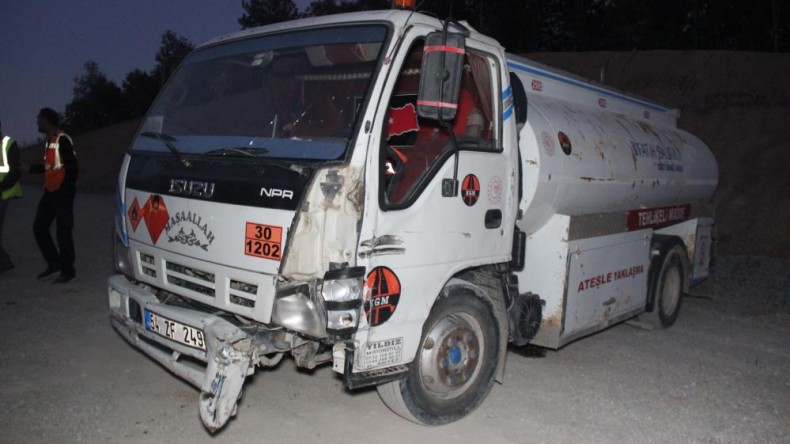 Kandıra yolunda faciadan dönüldü; Yaralılar var