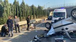 Tekeri patlayan araç, TEM’de defalarca takla attı; Ağır yaralılar var