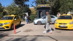 Taksi durağına saldırdı, şoförü darp etti