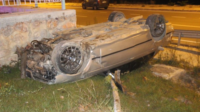 Başiskele’de otomobil takla attı; yaralılar var