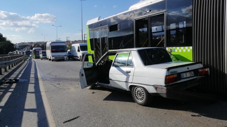 İzmit’te kaza; Otobüs ile otomobil çarpıştı