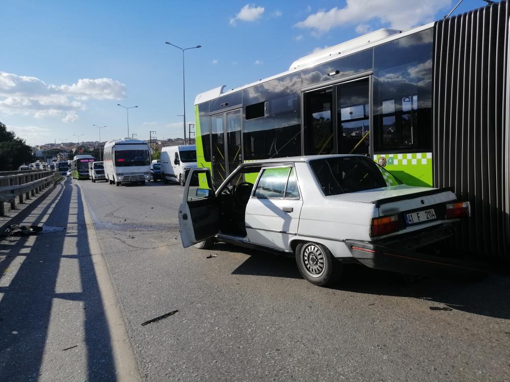 İzmit’te kaza; Otobüs ile otomobil çarpıştı