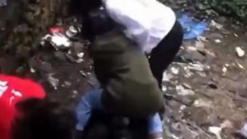 Genç kızı dövüp, saçından tutup sürüklediler