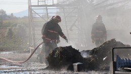 Yatak süngeri üreten tesiste korkutan yangın