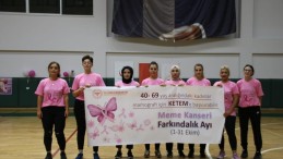 Voleybol müsabakasında meme kanserine dikkat çektiler