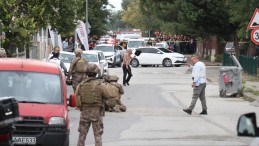 Şehrin göbeğinde pompalı tüfekle dehşet saçtı