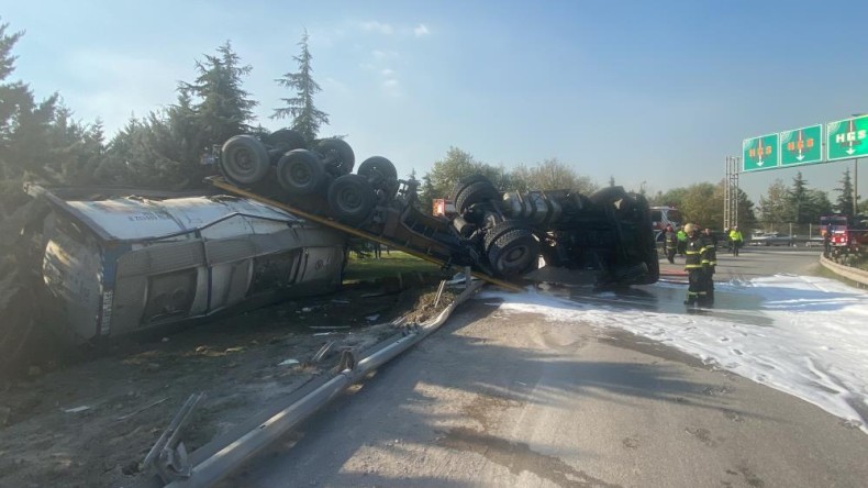 Kimyasal madde yüklü tanker devrildi: 1 yaralı