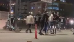 İzmit Kent Meydanı karıştı, onlarca kişi birbirine girdi