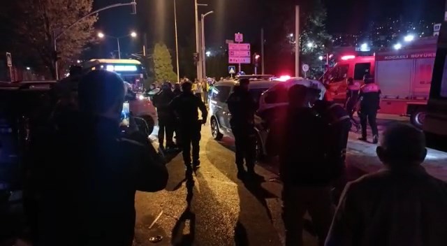 Polis arabası ile hafif ticari araç çarpıştı: 2’si polis 5 yaralı