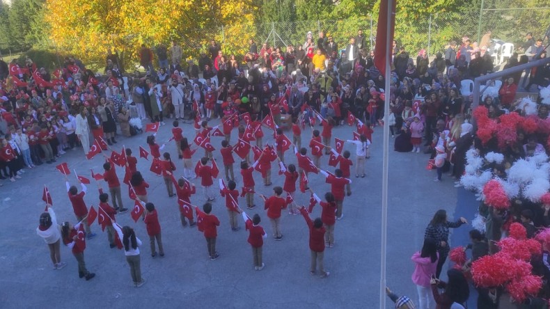 Başiskele Yeşilkent Okulu’nda muhteşem ‘Cumhuriyet’ kutlaması