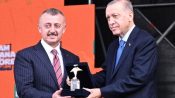 Büyükakın ödülünü Cumhurbaşkanı Erdoğan’dan aldı