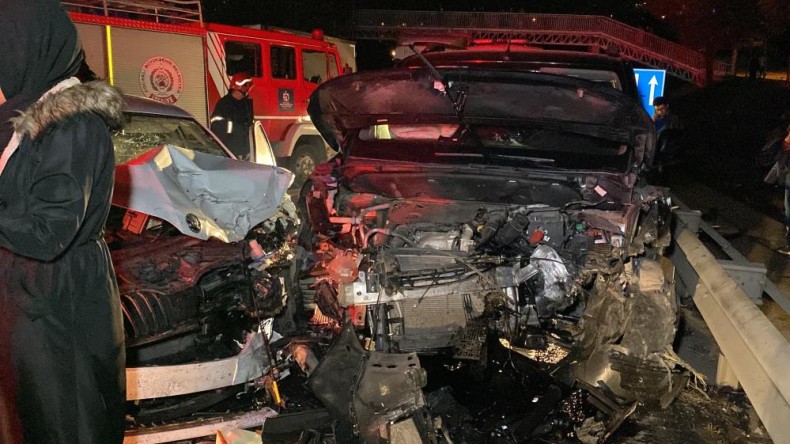 Feci kaza; ortalık savaş alanına döndü