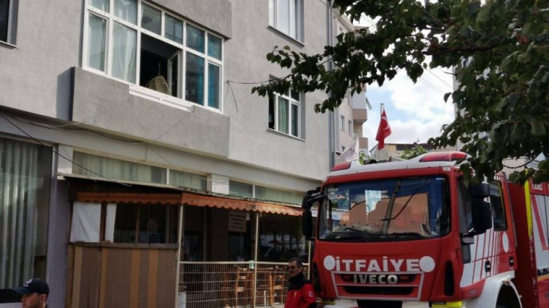 Evde çıkan yangında hayatını kaybetti!