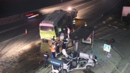 Halk otobüsüne ve durağa çarpan otomobilin sürücüsü öldü!