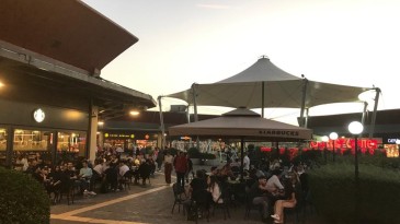 Outlet Center İzmit’te, dünyaca ünlü markalar inanılmaz fiyatlarla satışa sunuluyor.