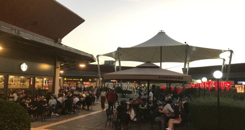 Outlet Center İzmit’te, dünyaca ünlü markalar inanılmaz fiyatlarla satışa sunuluyor.