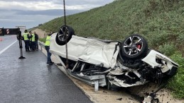 Tırın altına giriyorlardı; Yaralandılar!