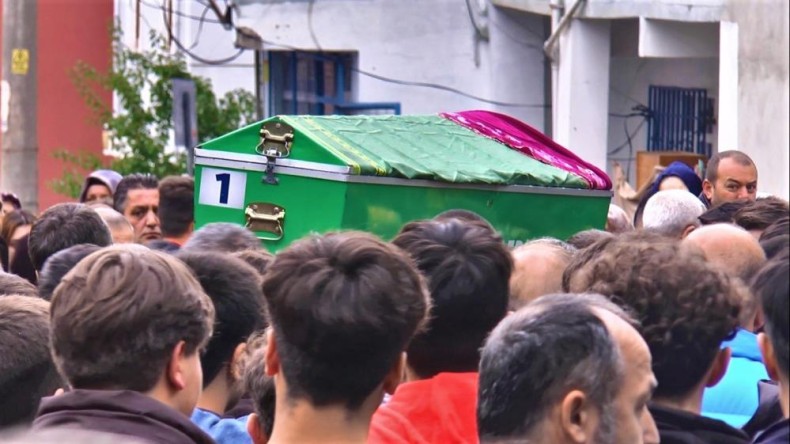 Evde çıkan yangında ölen genç kız toprağa verildi