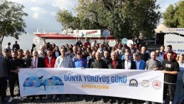 Protokol üyeleri ve vatandaşlar sağlık için yürüdü