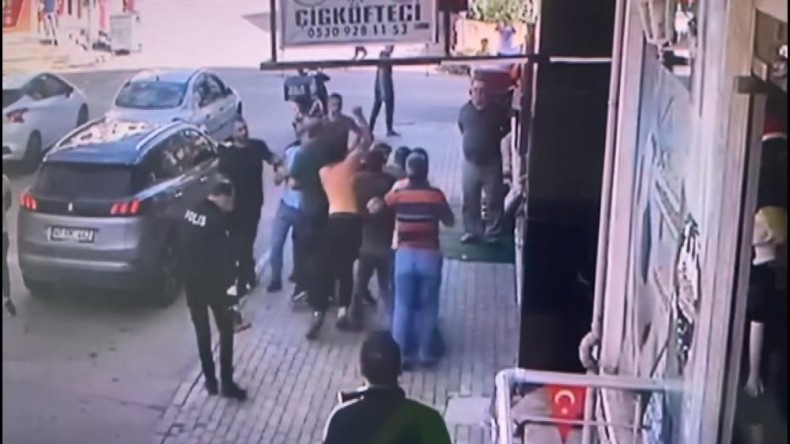 Sinyal verme kavgasında onlarca kişi birbirine girdi!