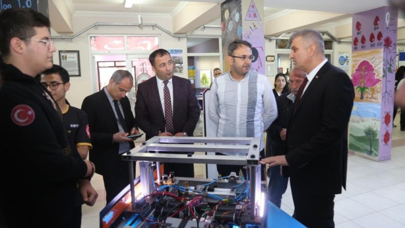 Başkan Sezer, TEKNOFEST’te başarı gösteren takım öğrencileriyle buluştu