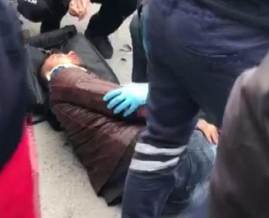 Otomobille çarpışan motokurye yaralandı