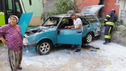 Kibritle oynayan çocuk otomobili yaktı