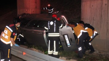 Metrelerce sürüklenip viyadük ayağına çarptı; Hayatını kaybetti!