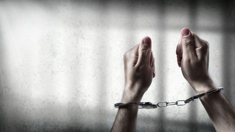 Üniversitede taşkınlık çıkaran profesöre gözaltı