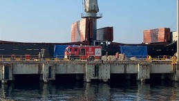 Tahliye gemisinde yangın paniği