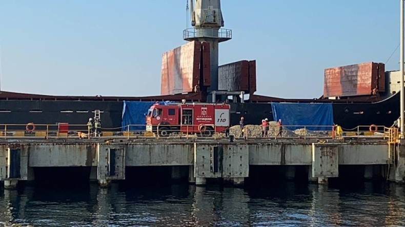 Tahliye gemisinde yangın paniği