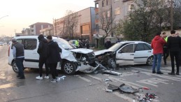 3 araç felaket çarpıştı