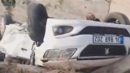 İki aracın karıştığı kazada otomobil kanala uçtu: 2 yaralı