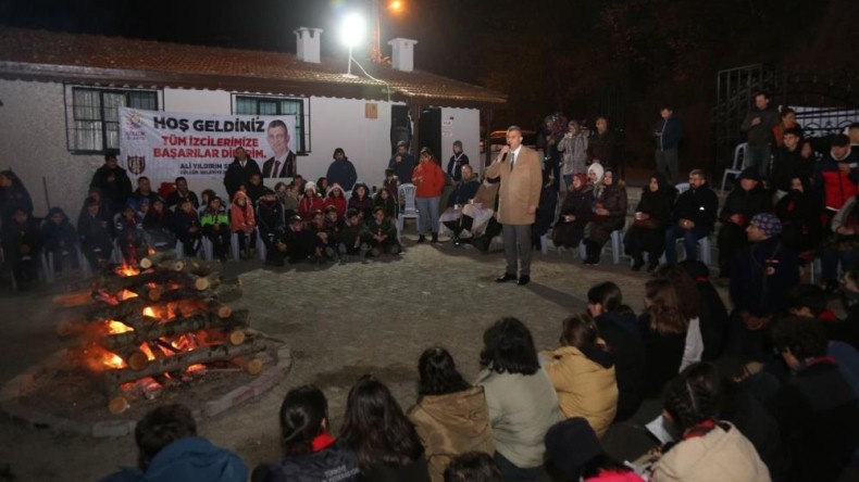 İzcilere doğada hayatta kalma dersi