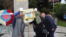 İzmit Belediyesi 24 Kasım’da Başöğretmen’e çelenk sundu