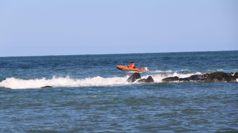 Denizde kaybolan şahsı ekipler didik didik arıyor