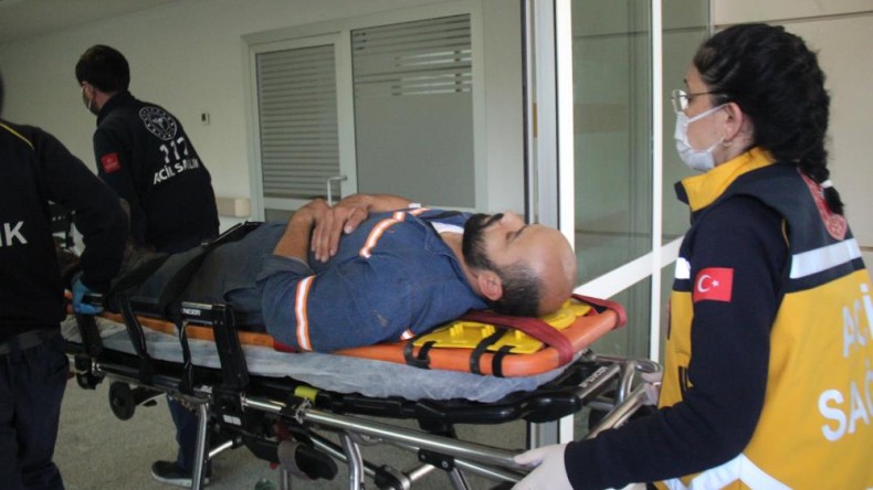 Kümesin üzerinden dengesini kaybedip düştü