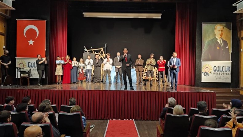 Gölcük’te tiyatroya yoğun ilgi